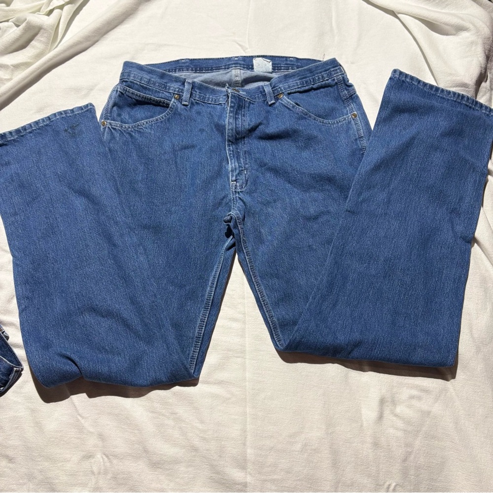 Relaxed Fit Men's Jeans in Medium Blue